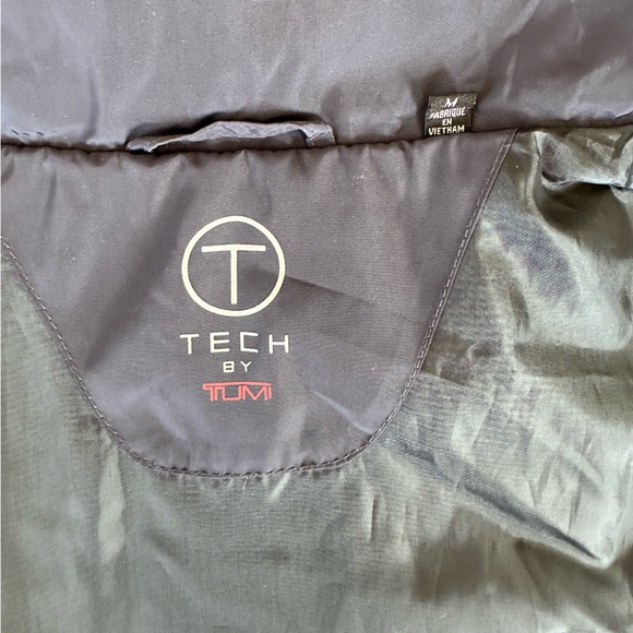TUMI Tech JACKET Mens NAVY STOW Hood/Jacket Zip-up Windbreaker Water Resistant M - Picture 7 of 16